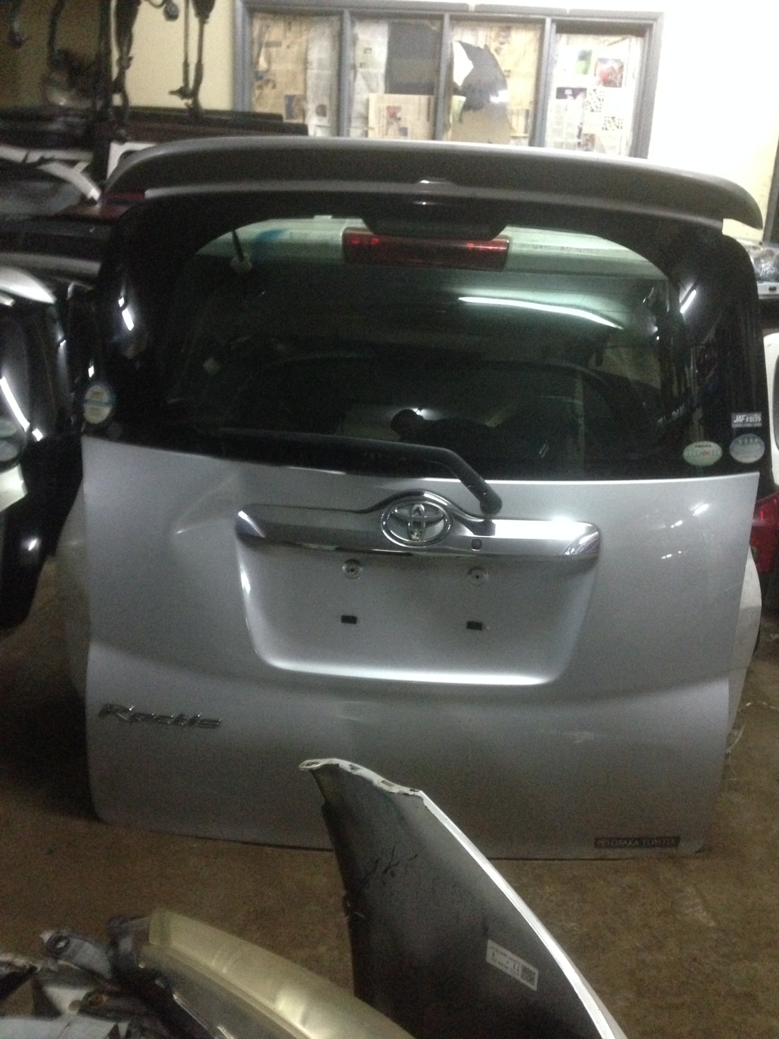 toyota ractis boot door