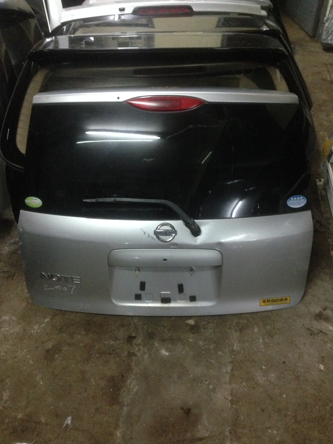 Nissan note boot door