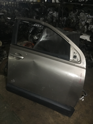 Nissan dualism frant right side door