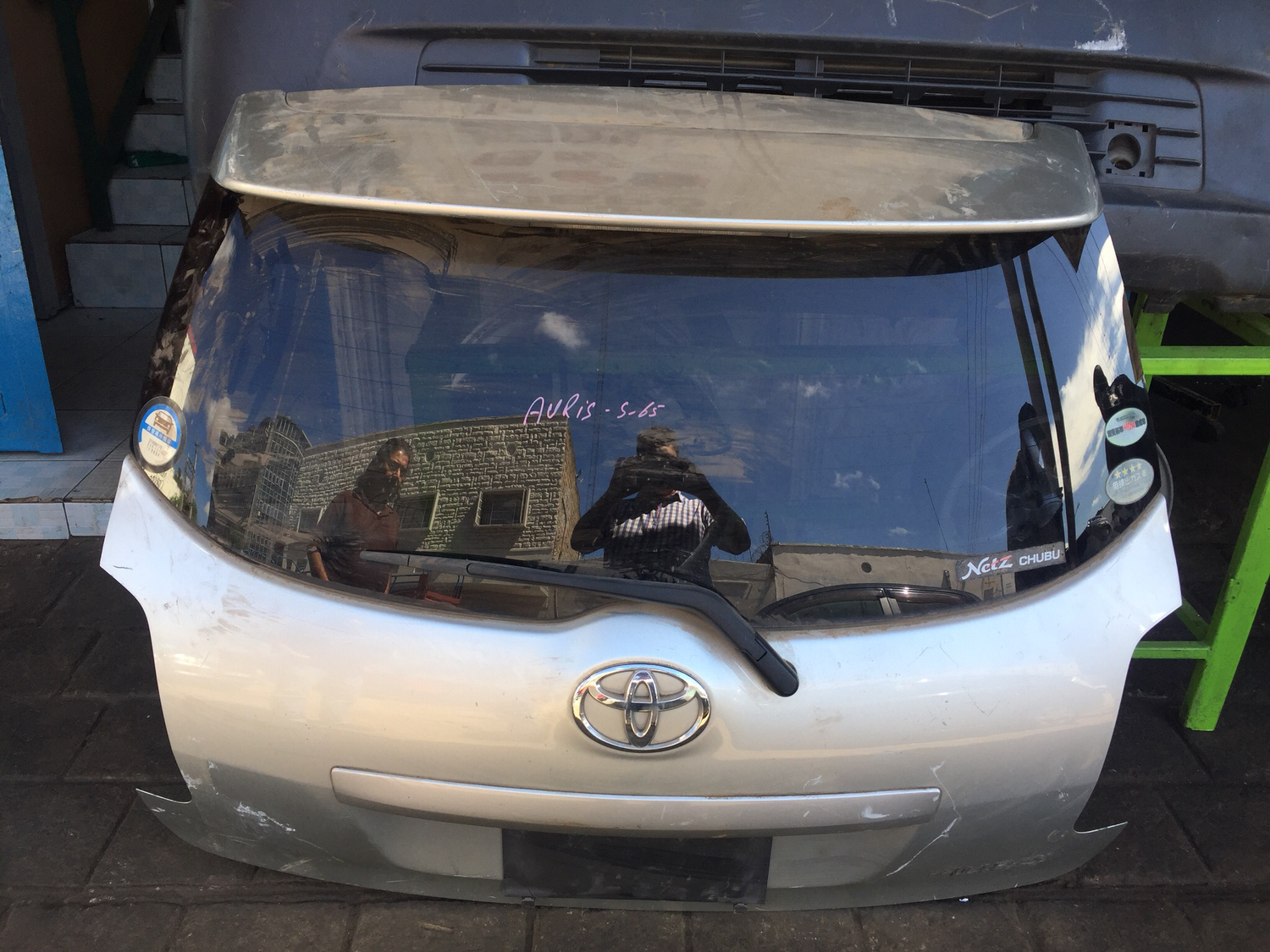 Toyota auris boot door