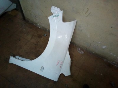 Nissan tiida wing