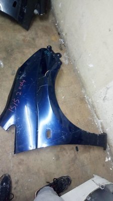 Toyota Isis 2004 wing