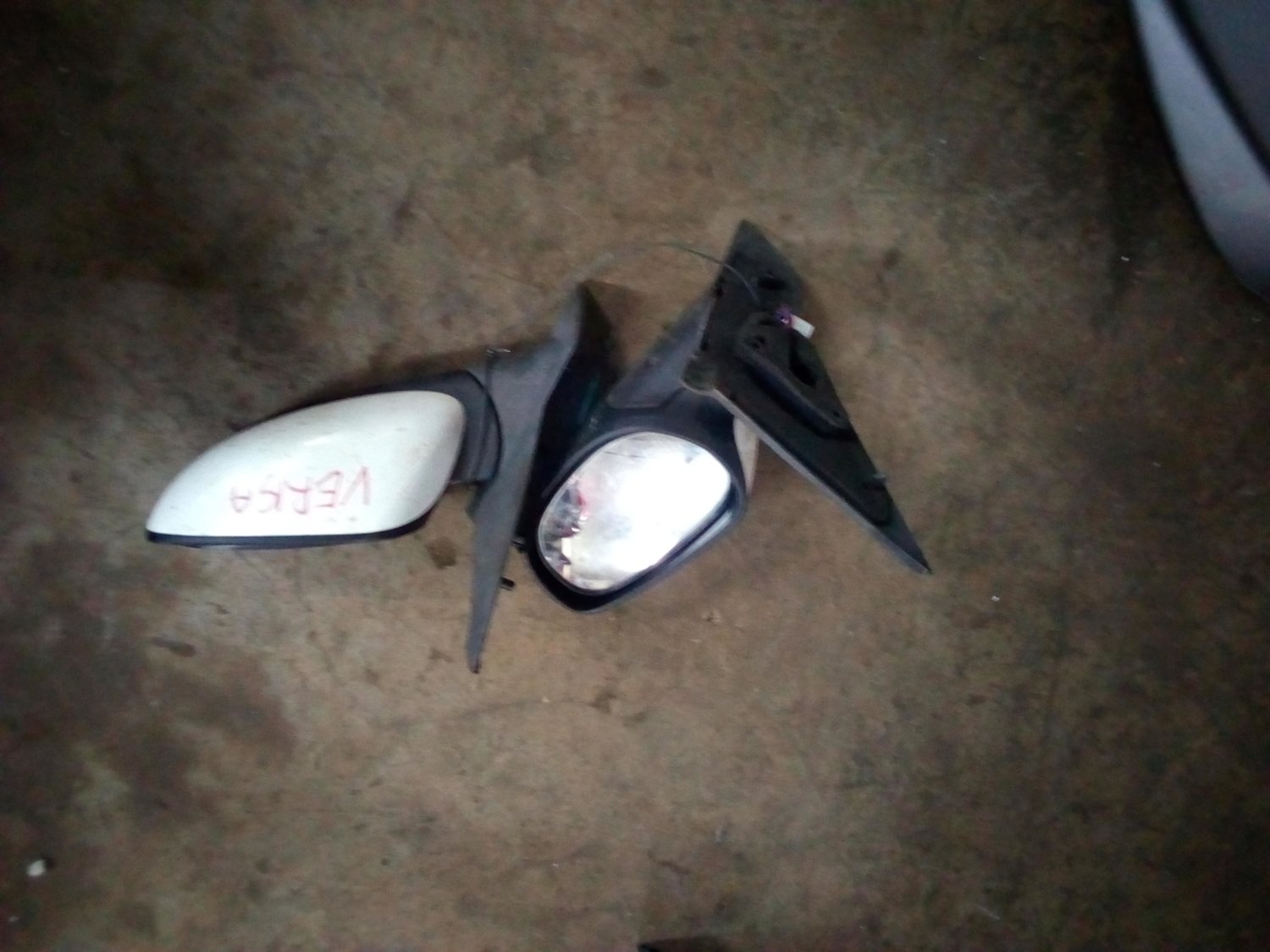 Toyota Verisa side mirror