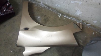 Nissan tiida wing