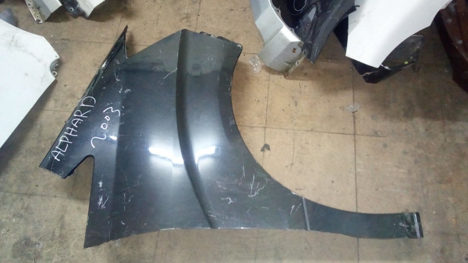 Toyota Alphard 2003 wing