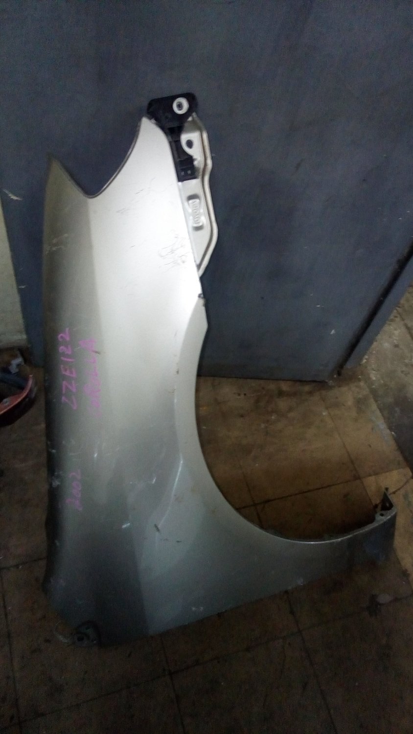 Toyota Corolla ZZE 2002 wing