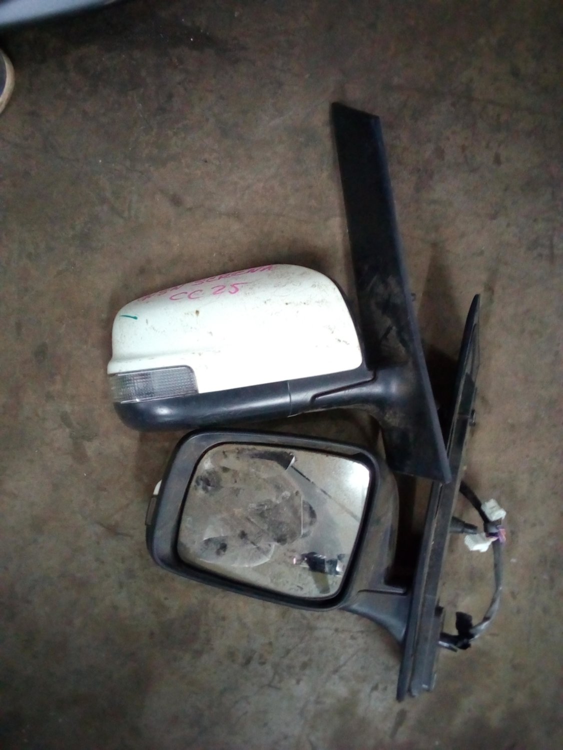Nissan serena sidemirror