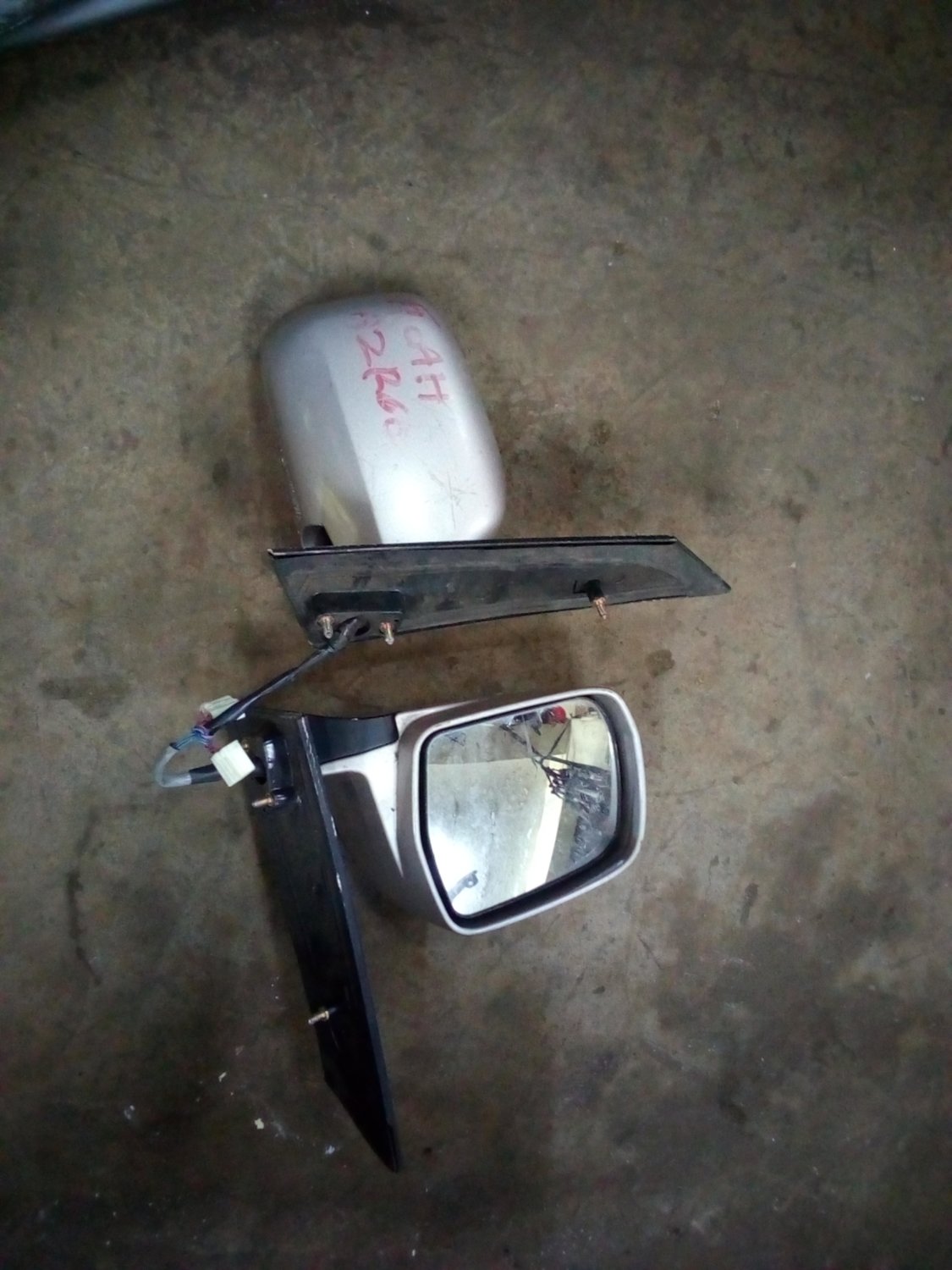 Toyota Noah AZR60 side mirror