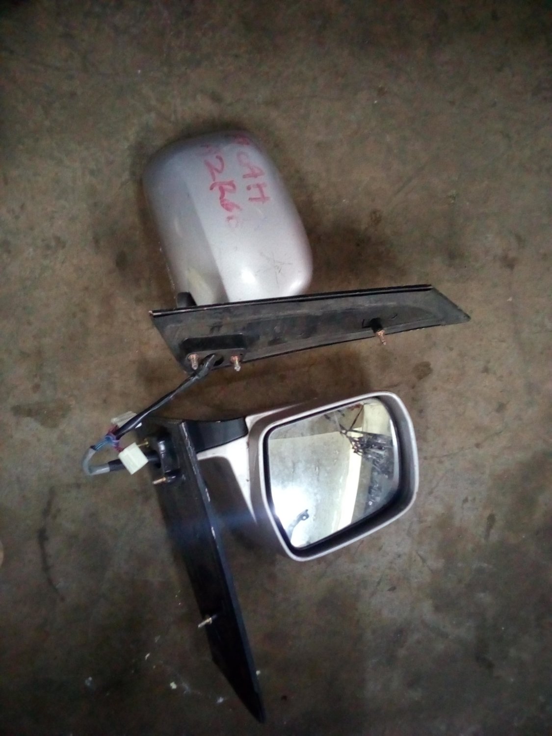 Toyota noah azr60 side mirror