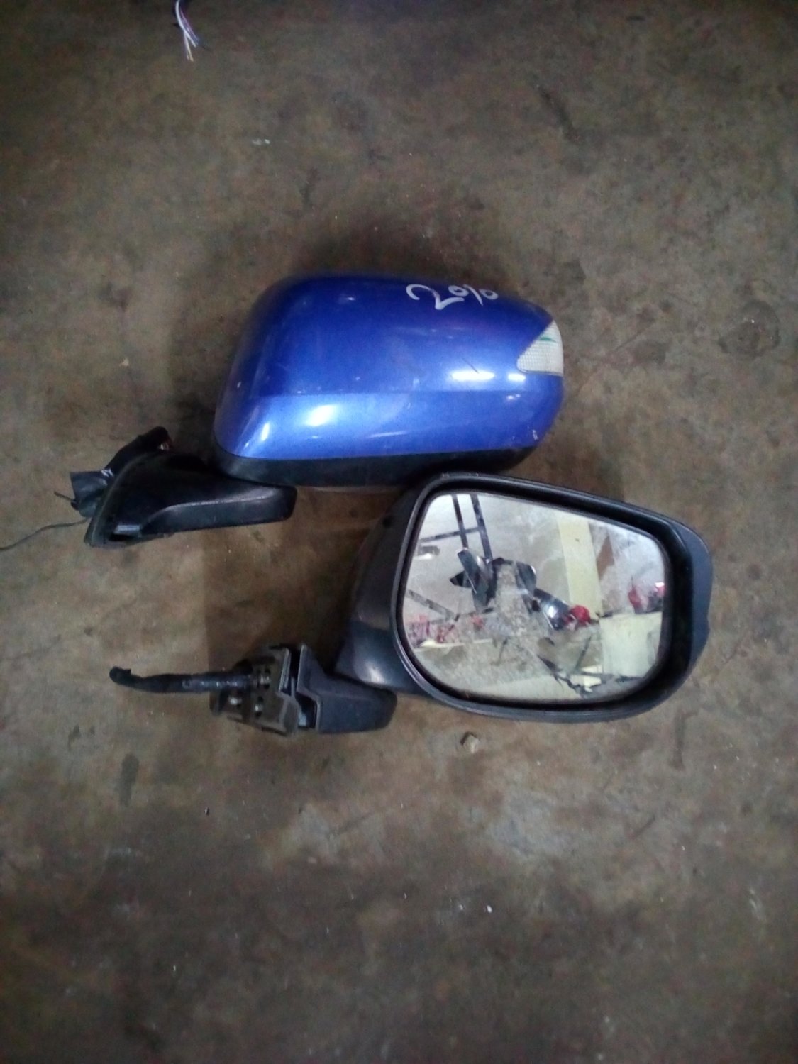 Honda  Hybrid 2010 side mirror