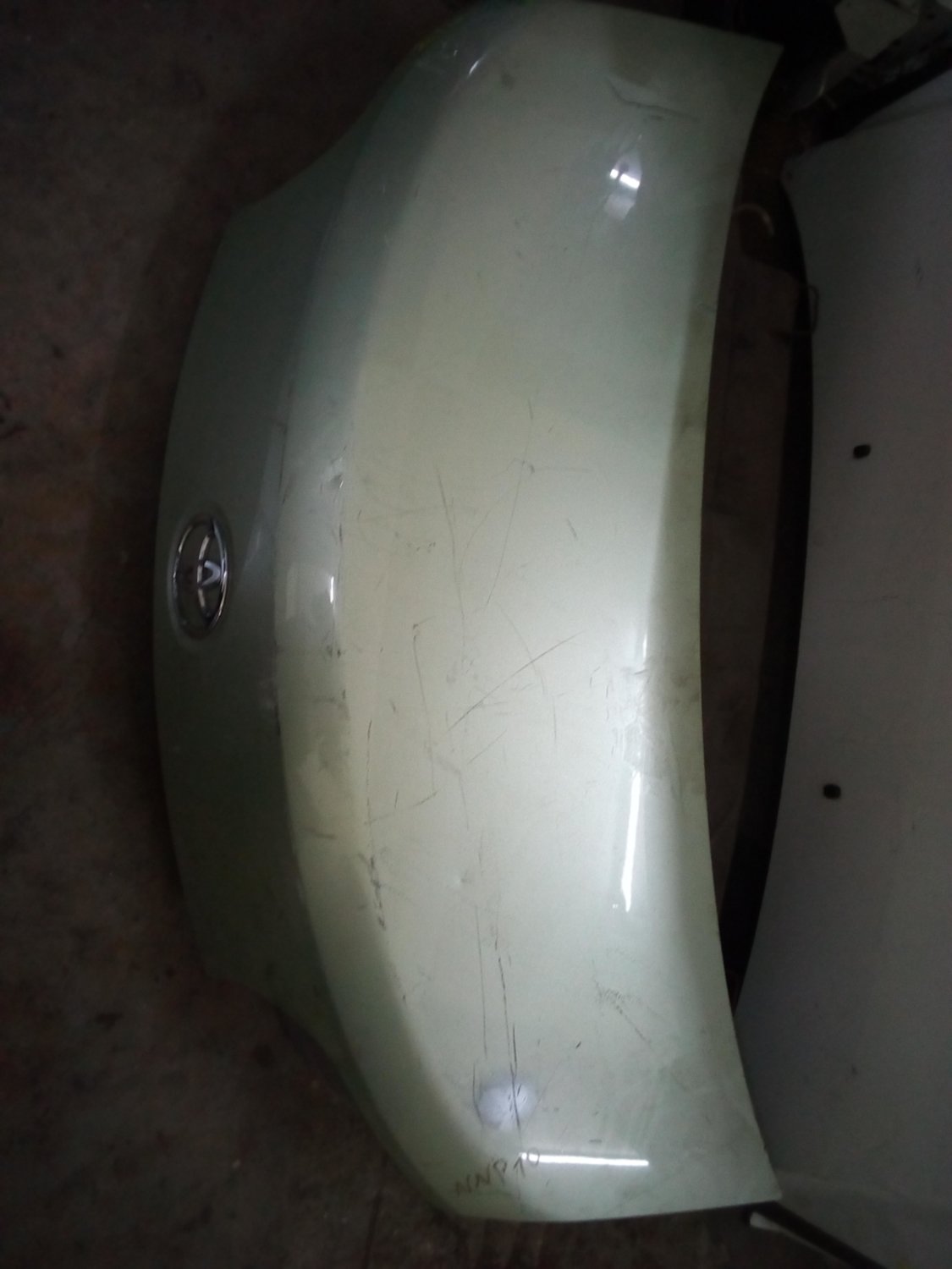 Toyota porte bonnet