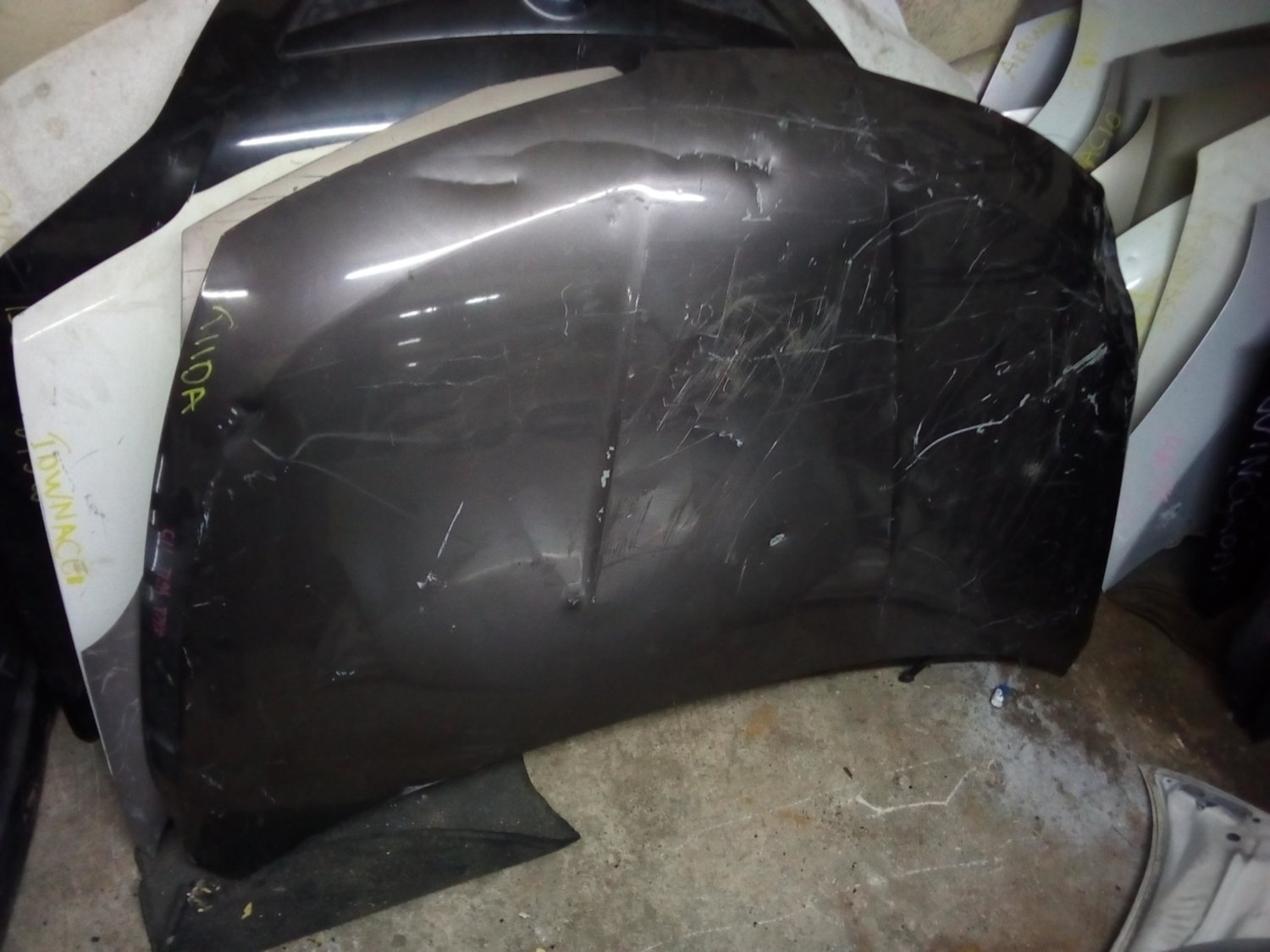 Nissan tiida bonnet