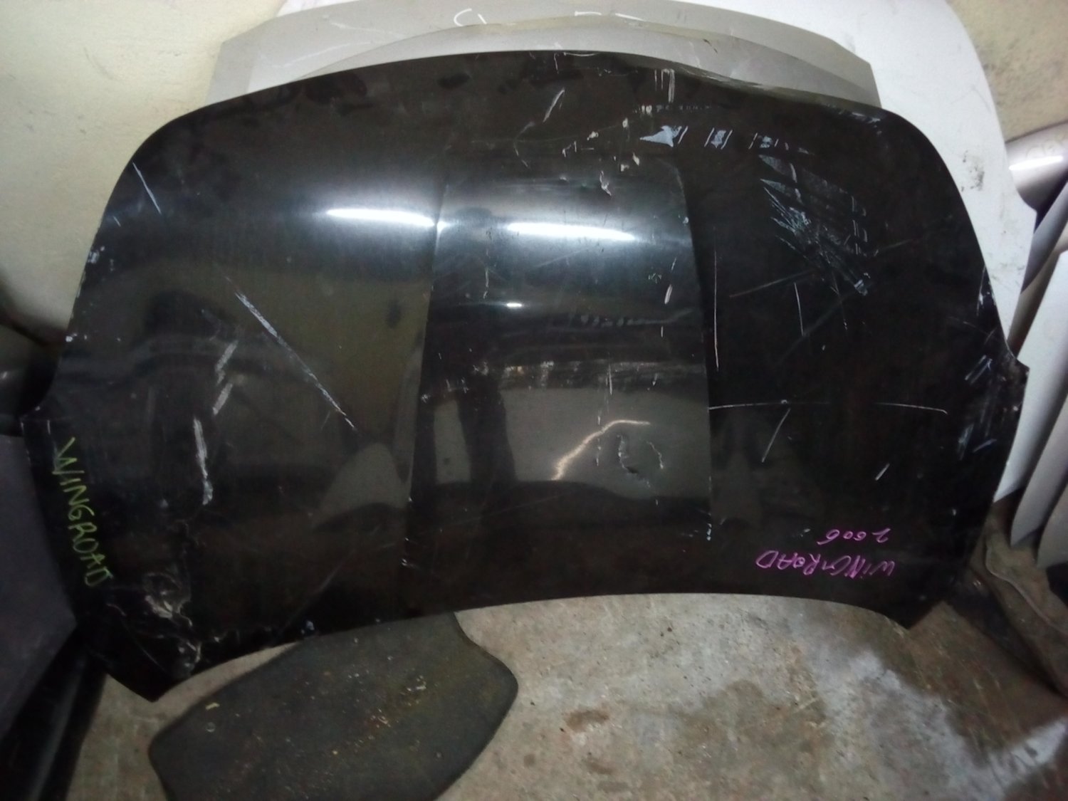 Nissan wingrod bonnet