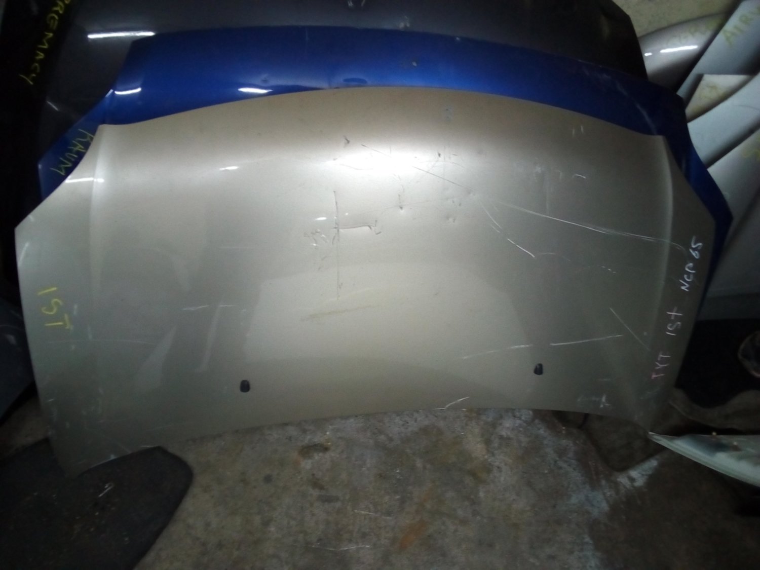 Toyota Ist bonnet
