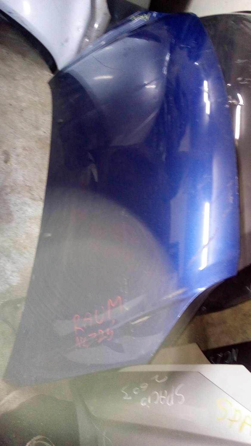 Toyota raum bonnet