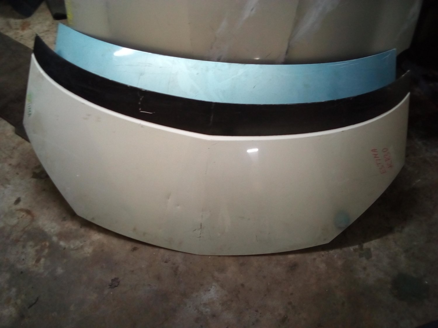 Toyota estima bonnet