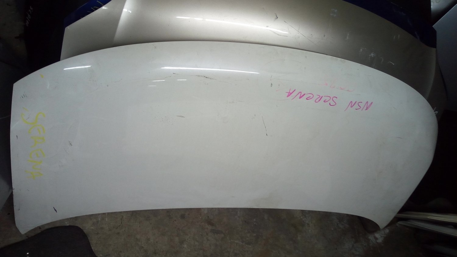 Nissan serena bonnet