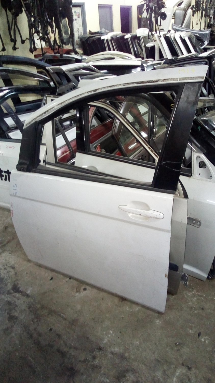 Toyota Isis front left door
