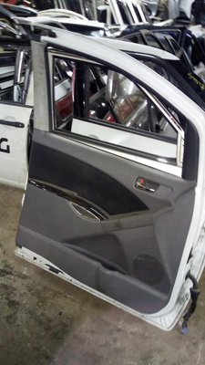 Toyota Isis front left door