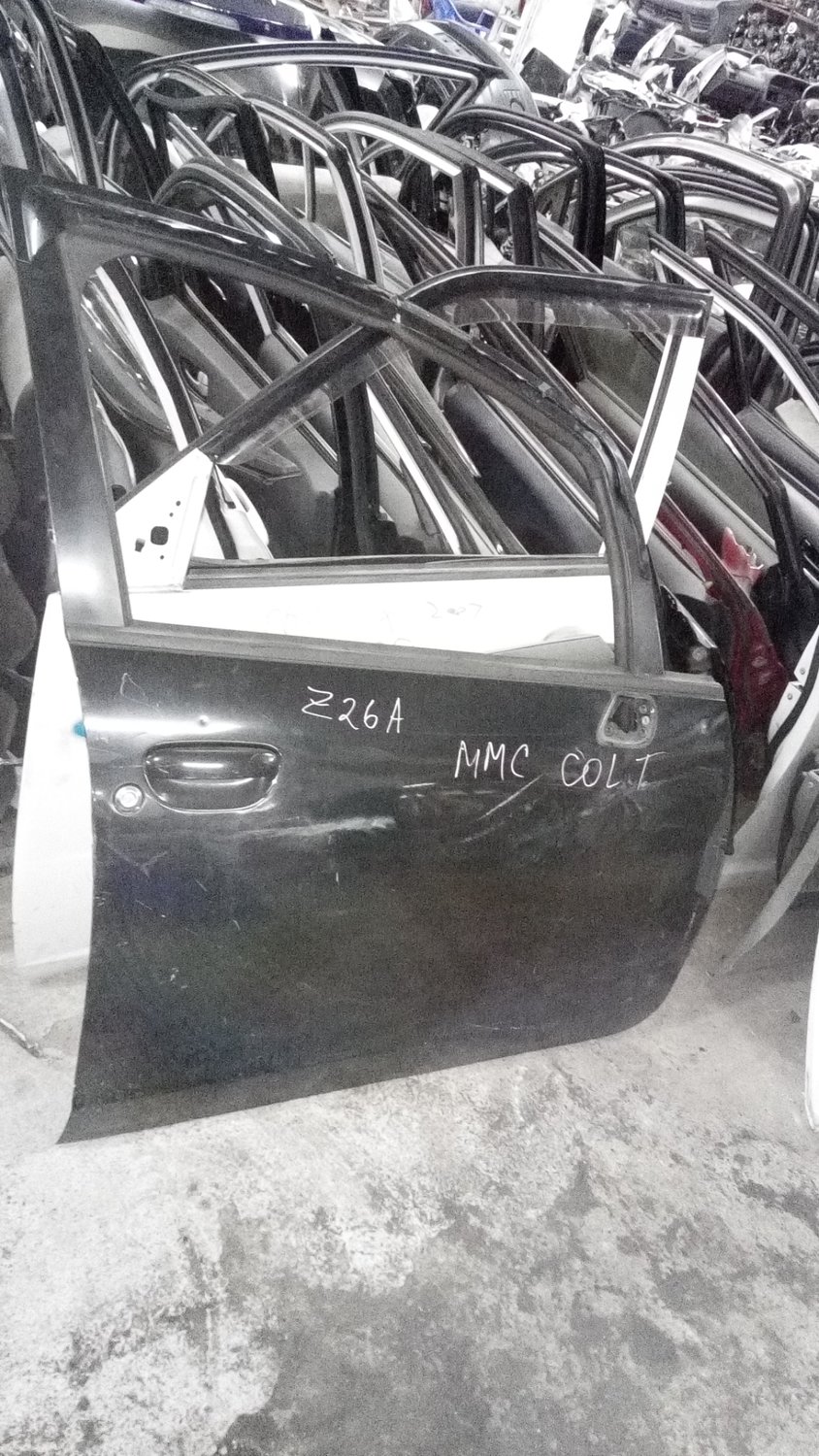 Mitsubishi colt front right door