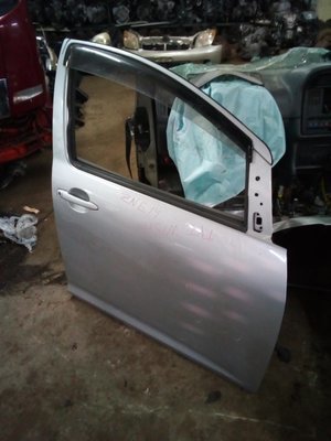 Toyota wish drivers door