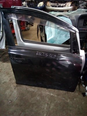 Toyota ractis drivers door