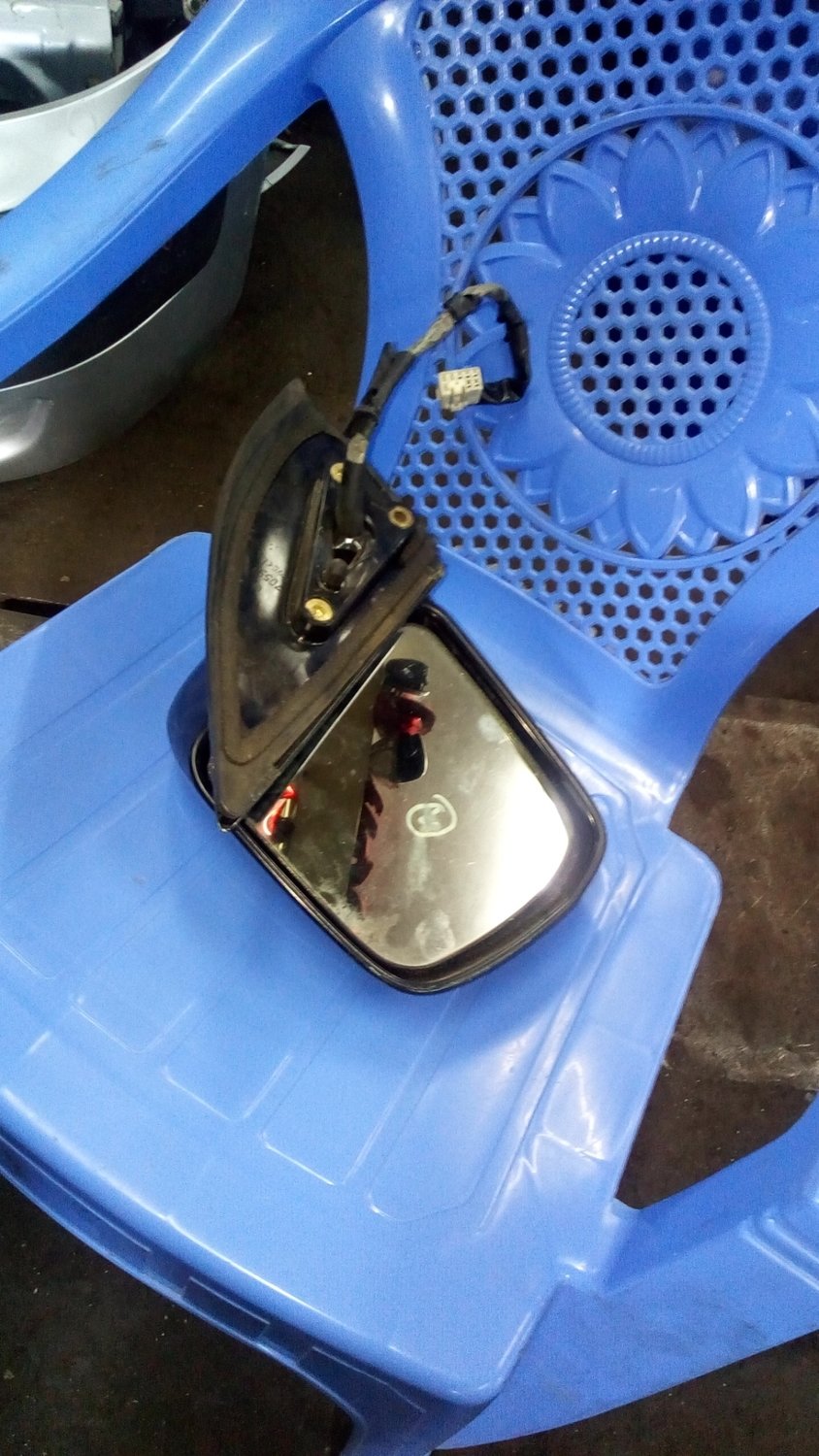  Toyota Kluger left side mirror