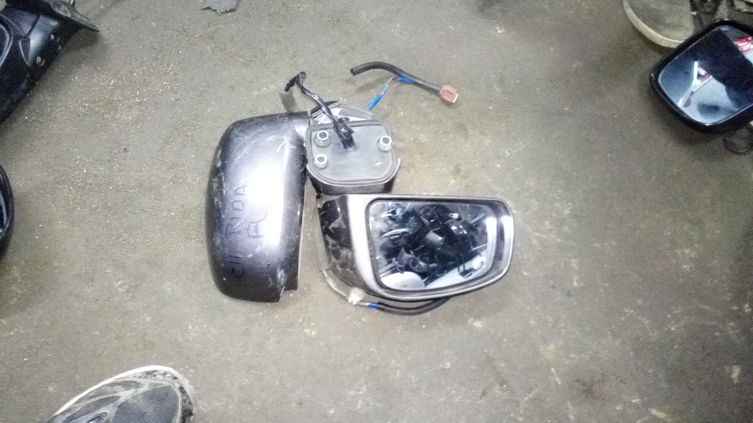 Nissan tiida side mirrors