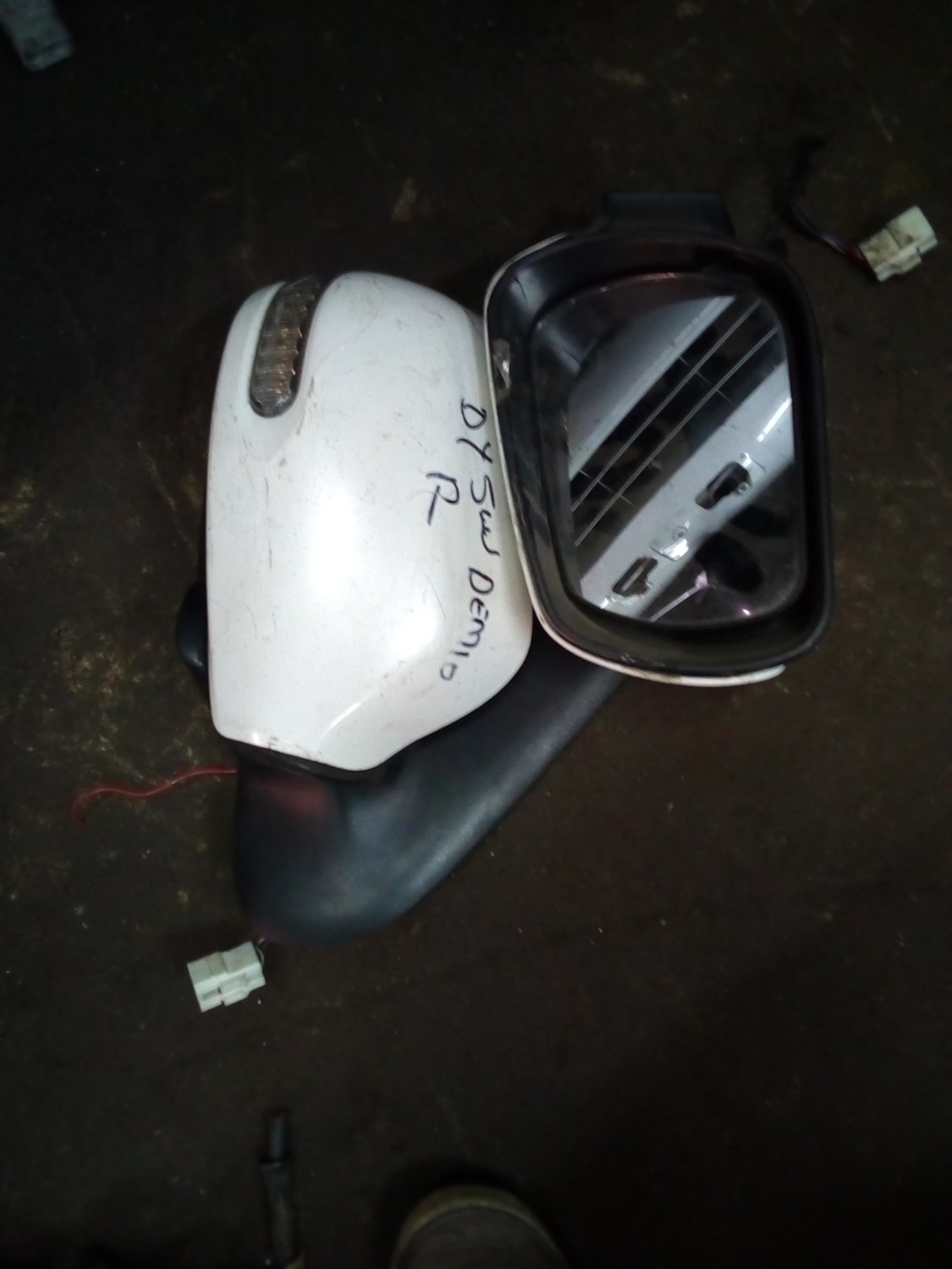 Nissan Tidda side mirror