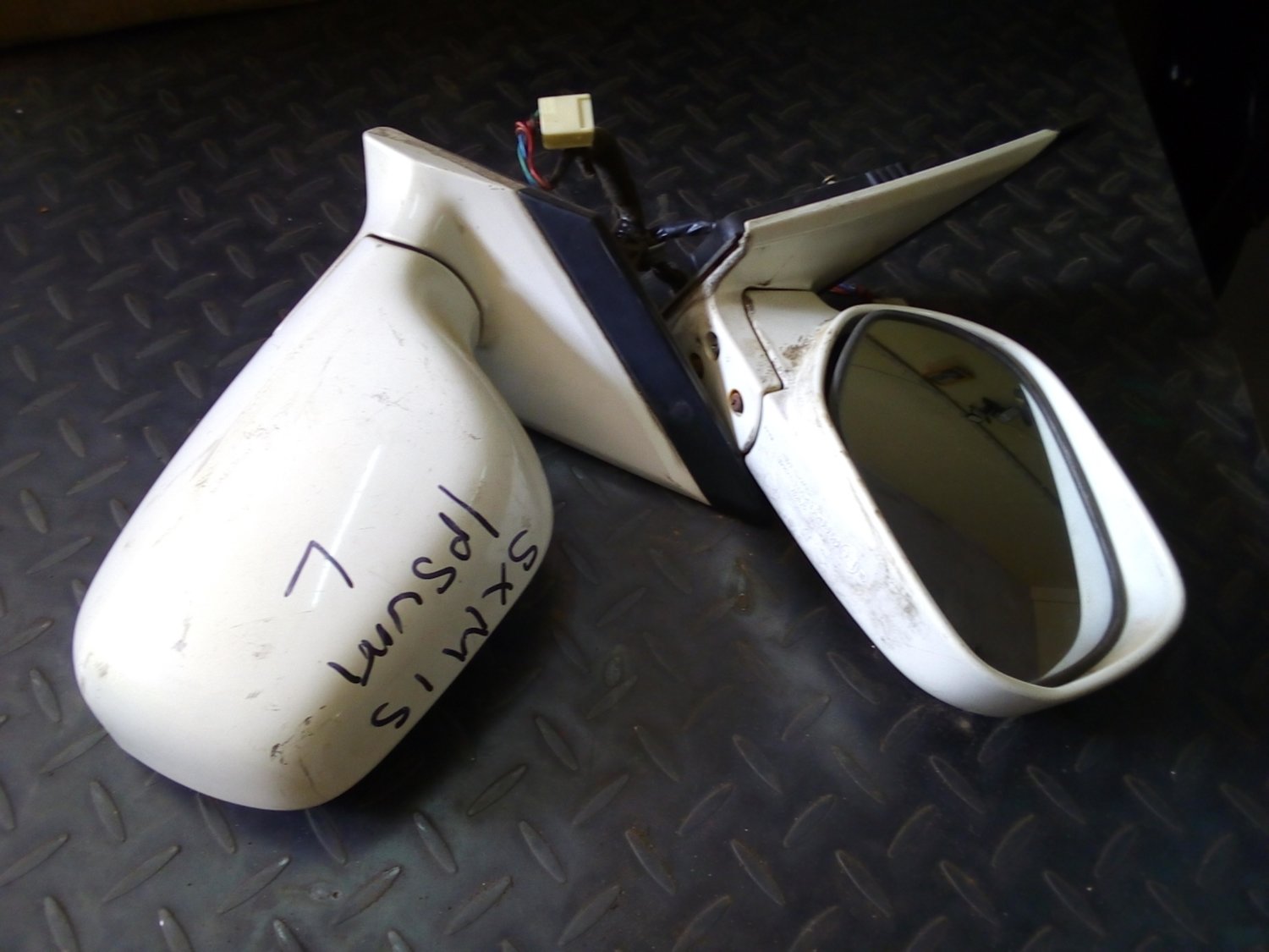 Toyota ipsum sidemirror