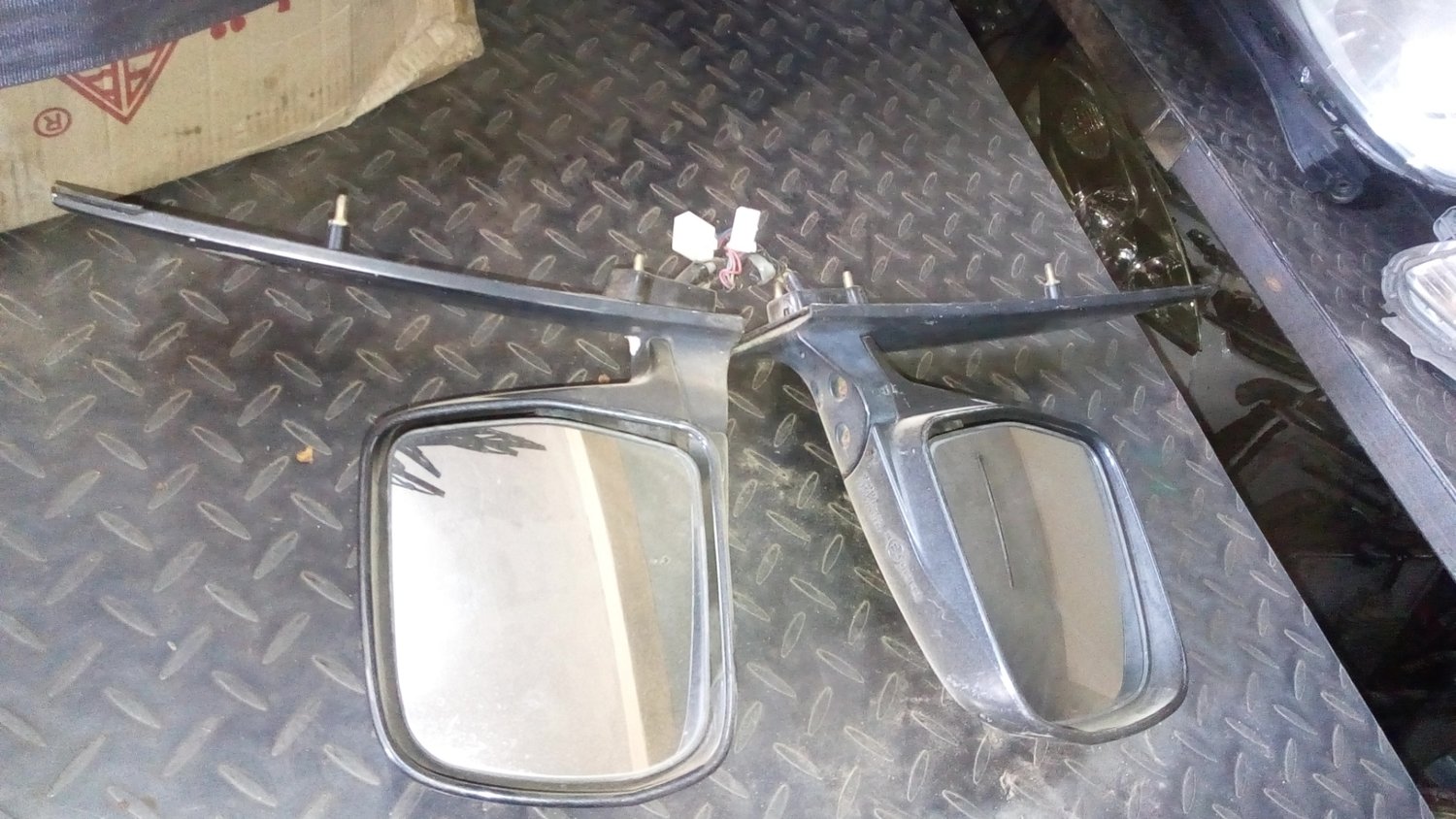 Toyota Noah azr 6s side mirrors