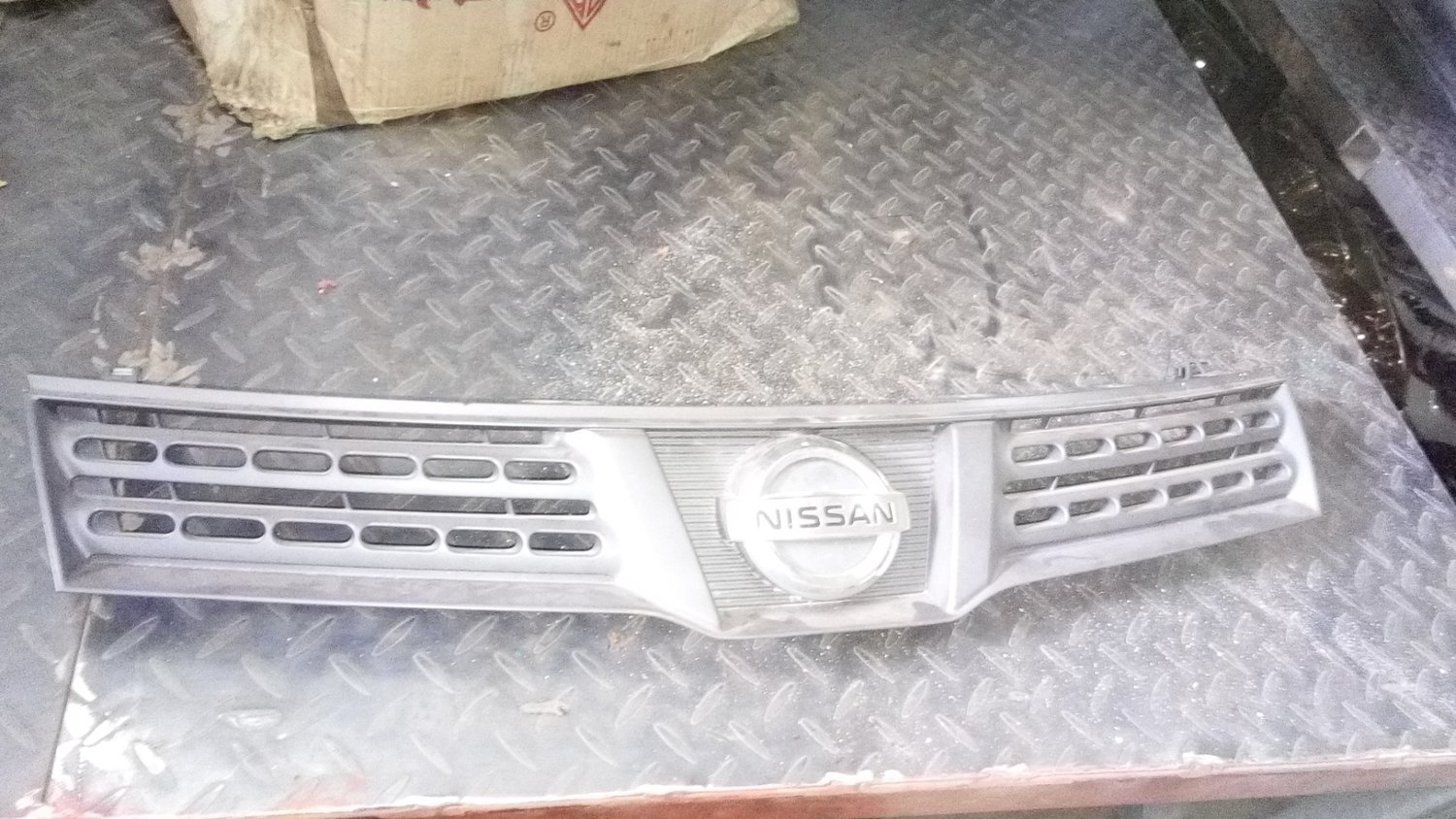 Nissan wingroad grill