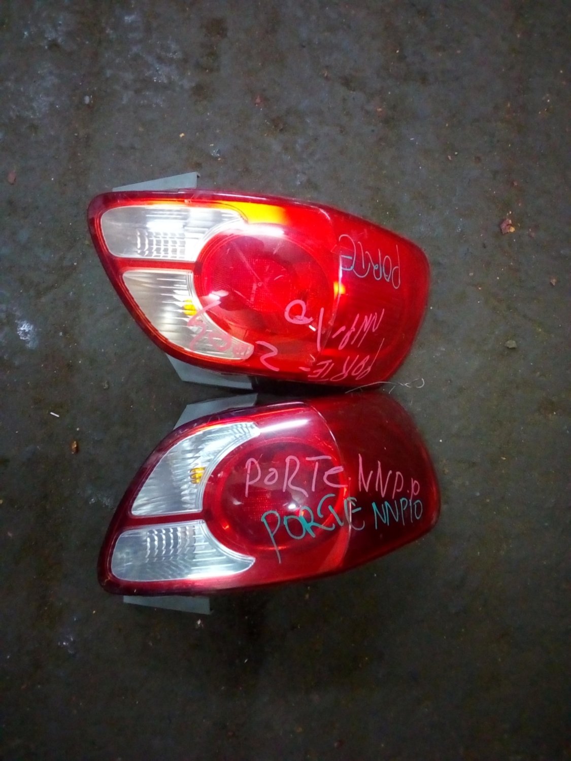 Toyota porte tail lights