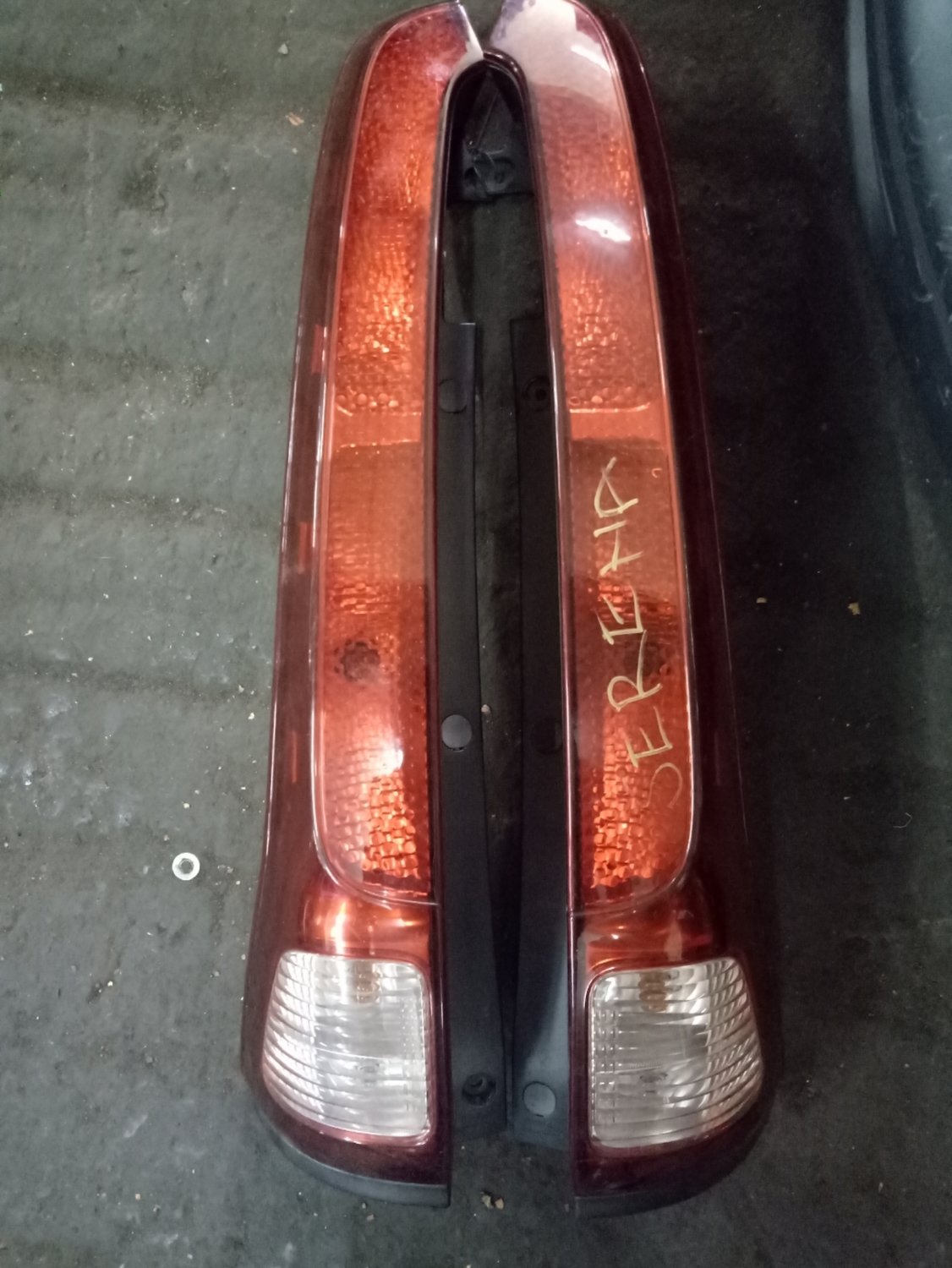 Nissan Serena tail lights