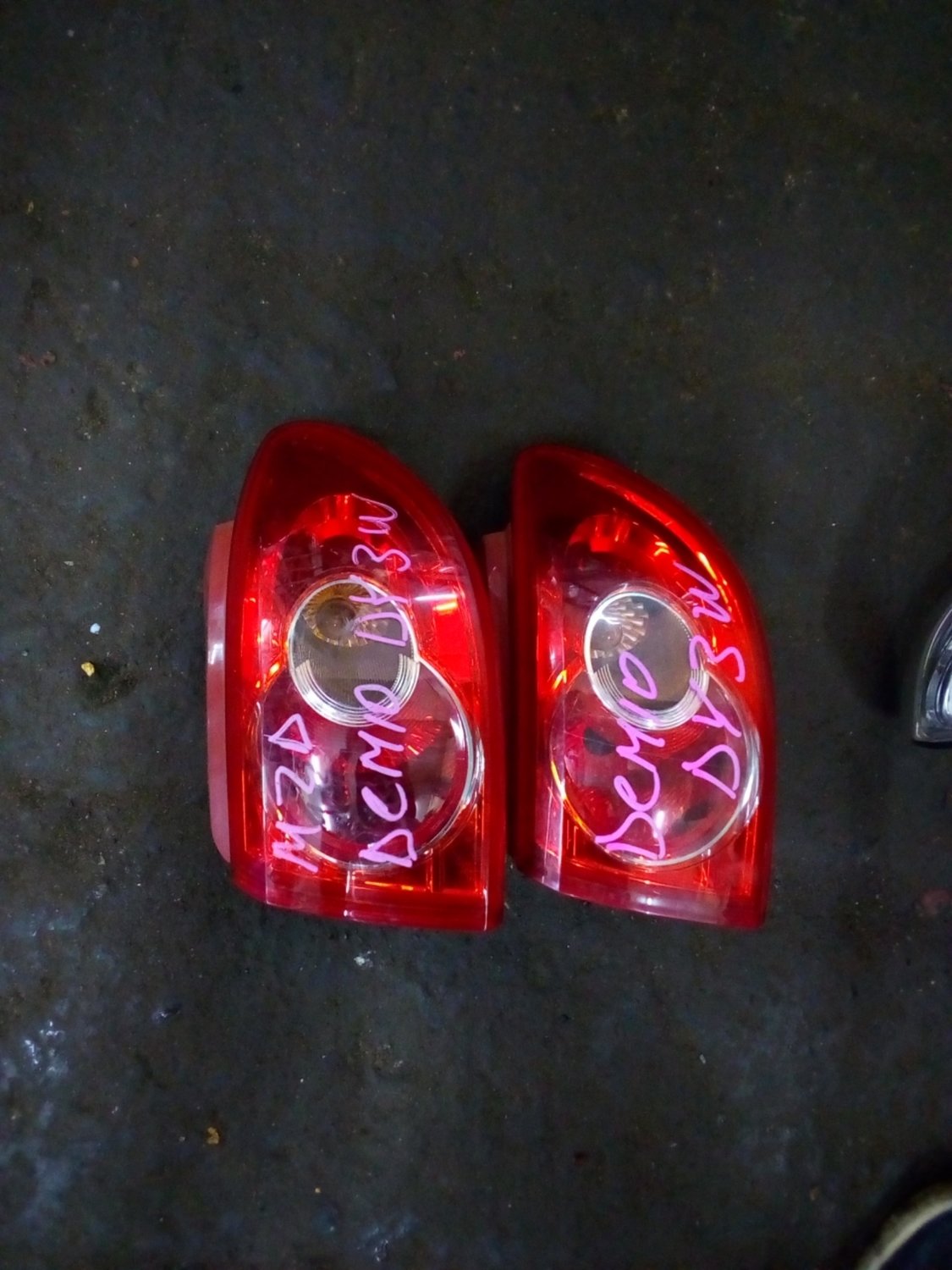Mazda demio dy3w tail light