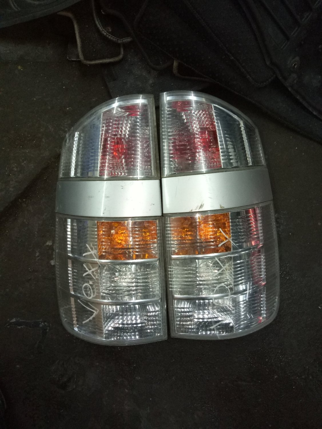 Toyota voxy tail lights