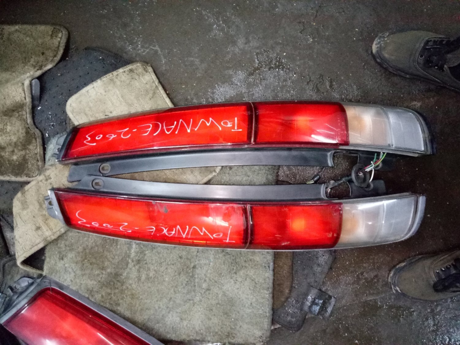 Toyota townace 2003 taillight