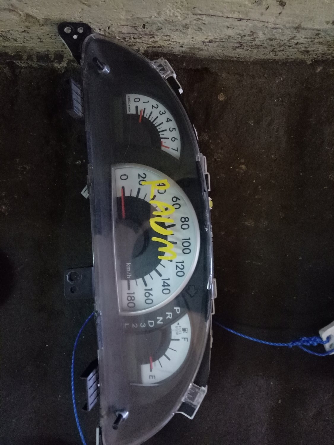 Toyota Raum clock
