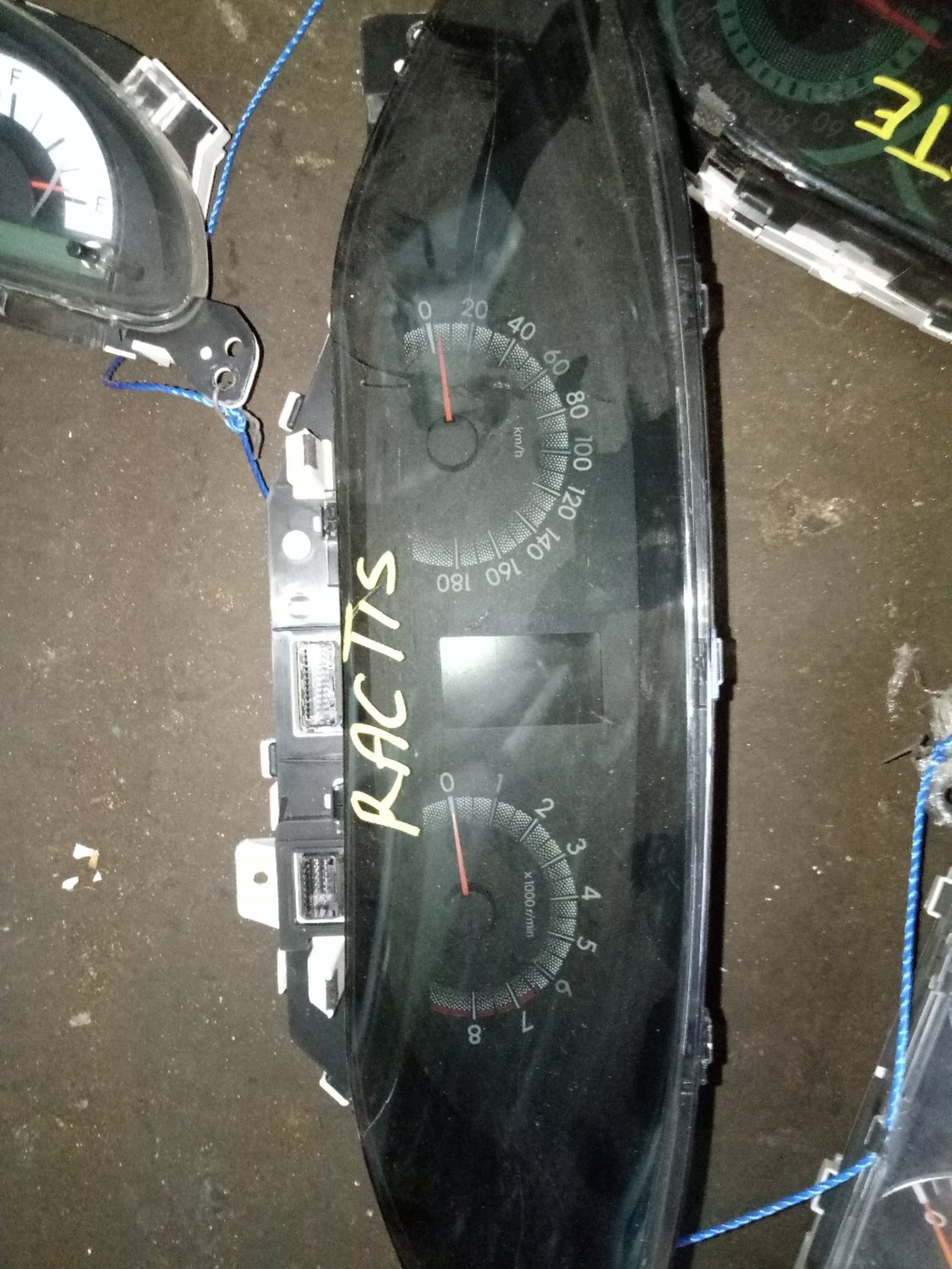 Toyota Ractis clock