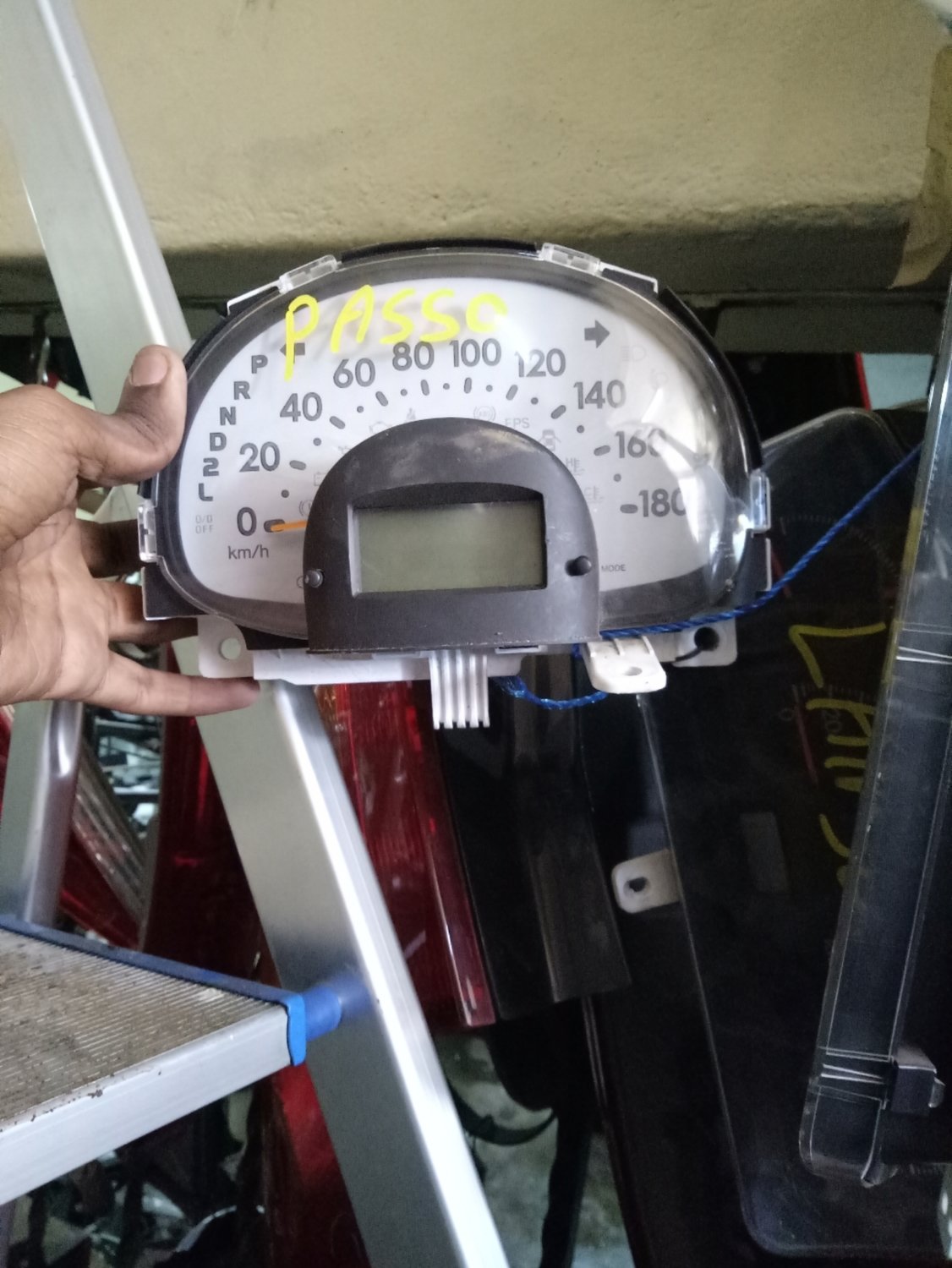 Toyota Passo clock