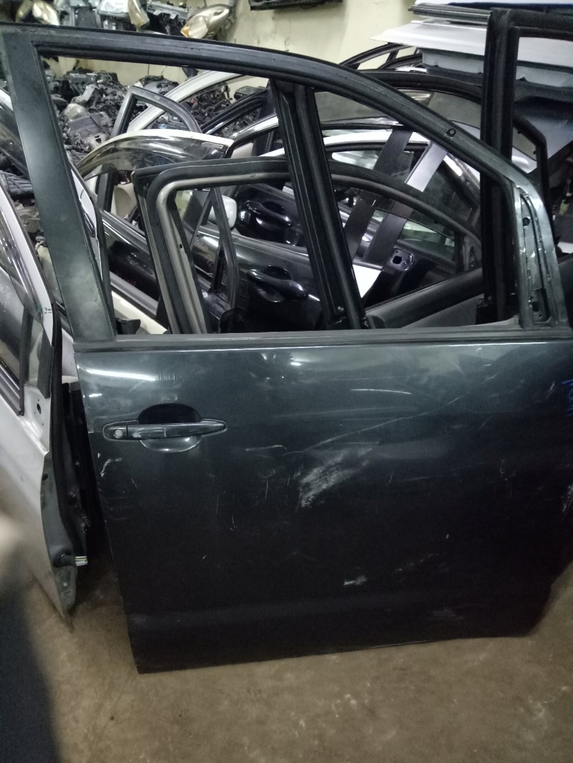 Toyota Noah Drivers door