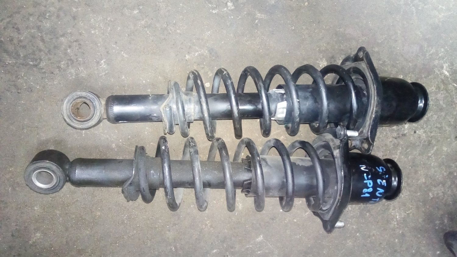 Sienta ncp81 front shocks
