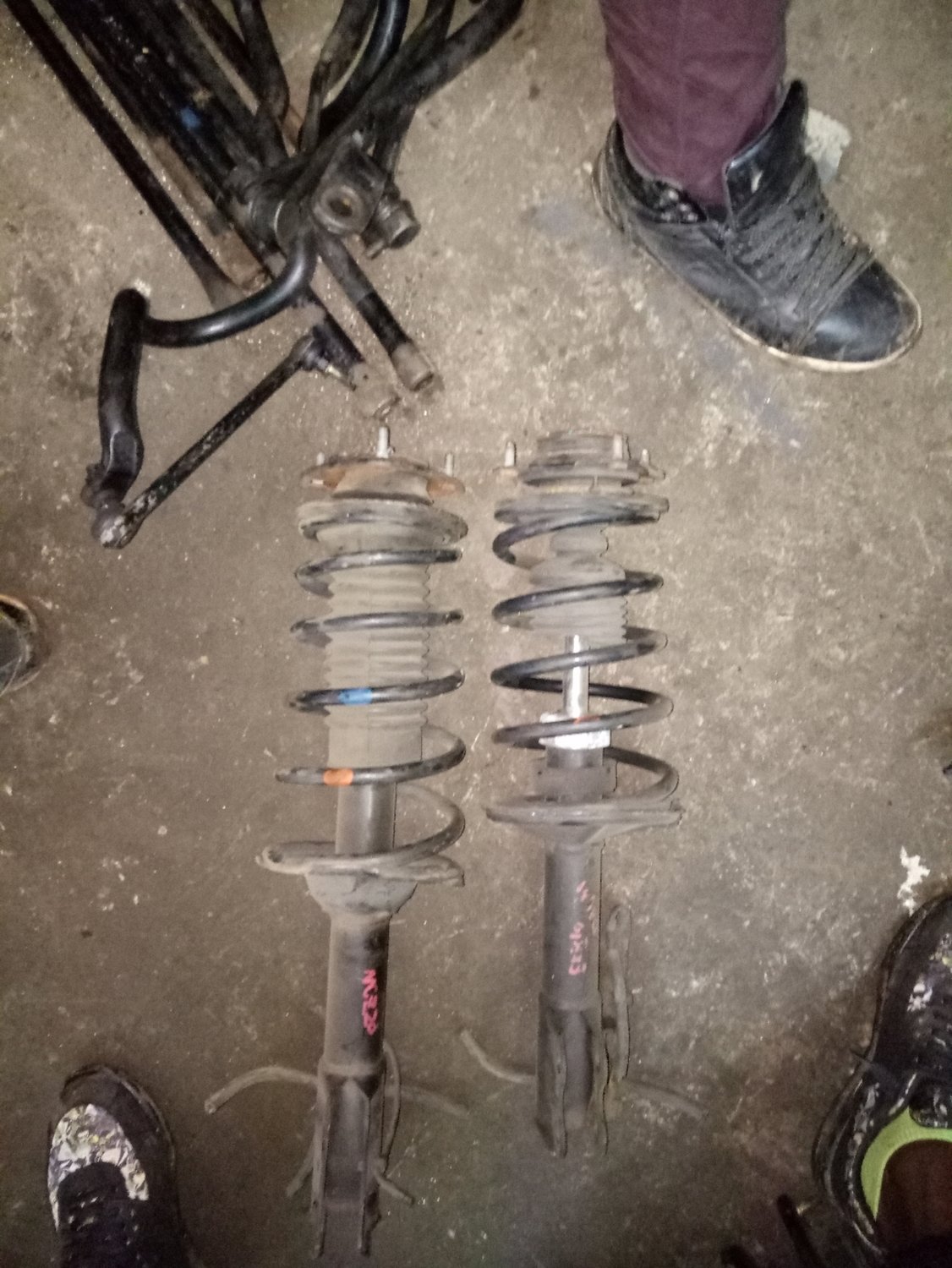 Toyota Raum front shocks Toyota Raum front shocks
