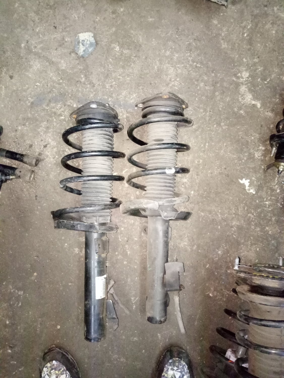 Toyota premacy front shocks Toyota premacy front shocks