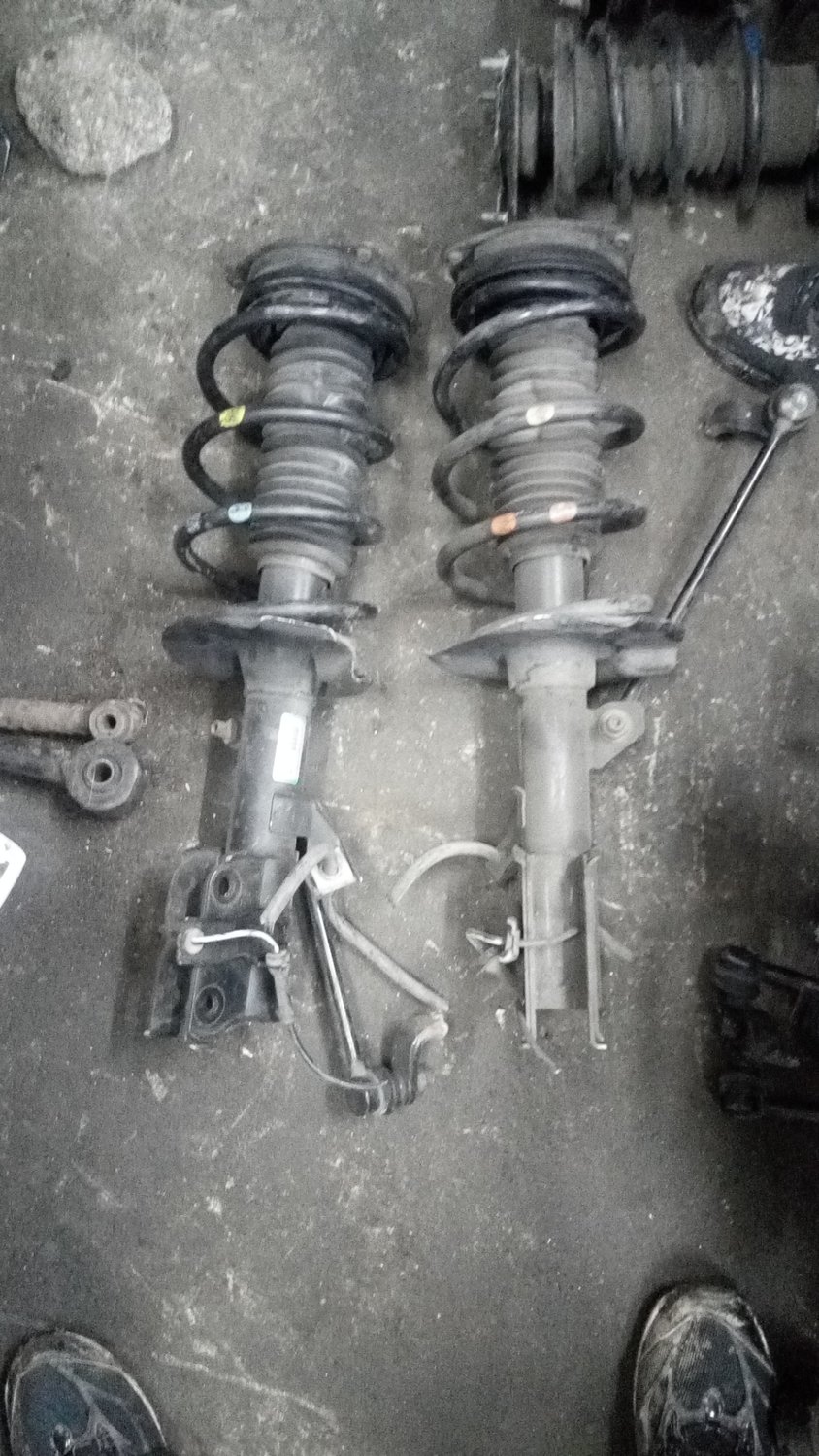 Nissan serena front shocks Nissan serena front shocks