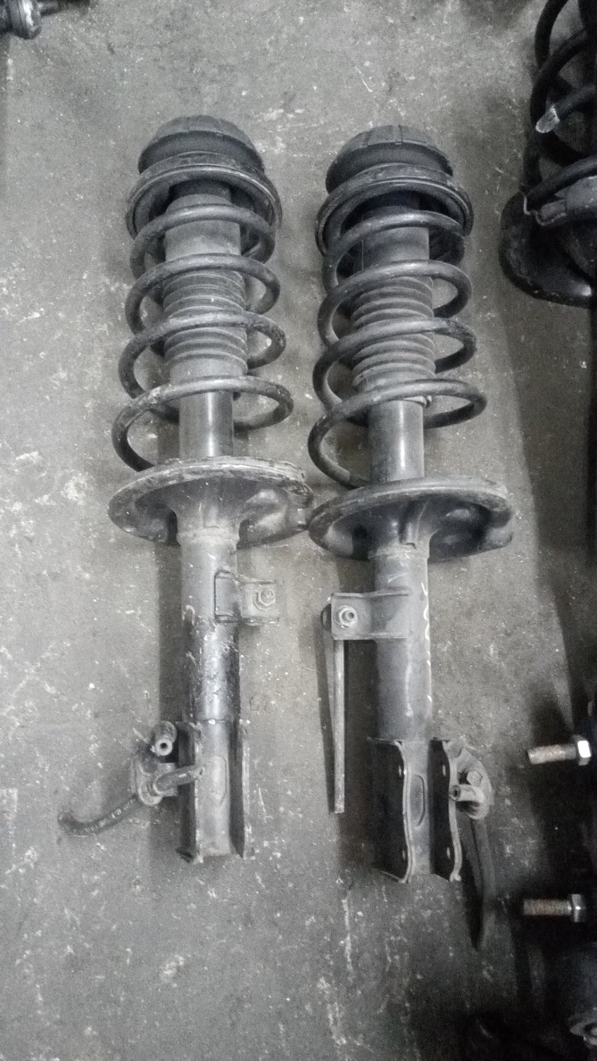 Suzuki swift front shocks Suzuki swift front shocks