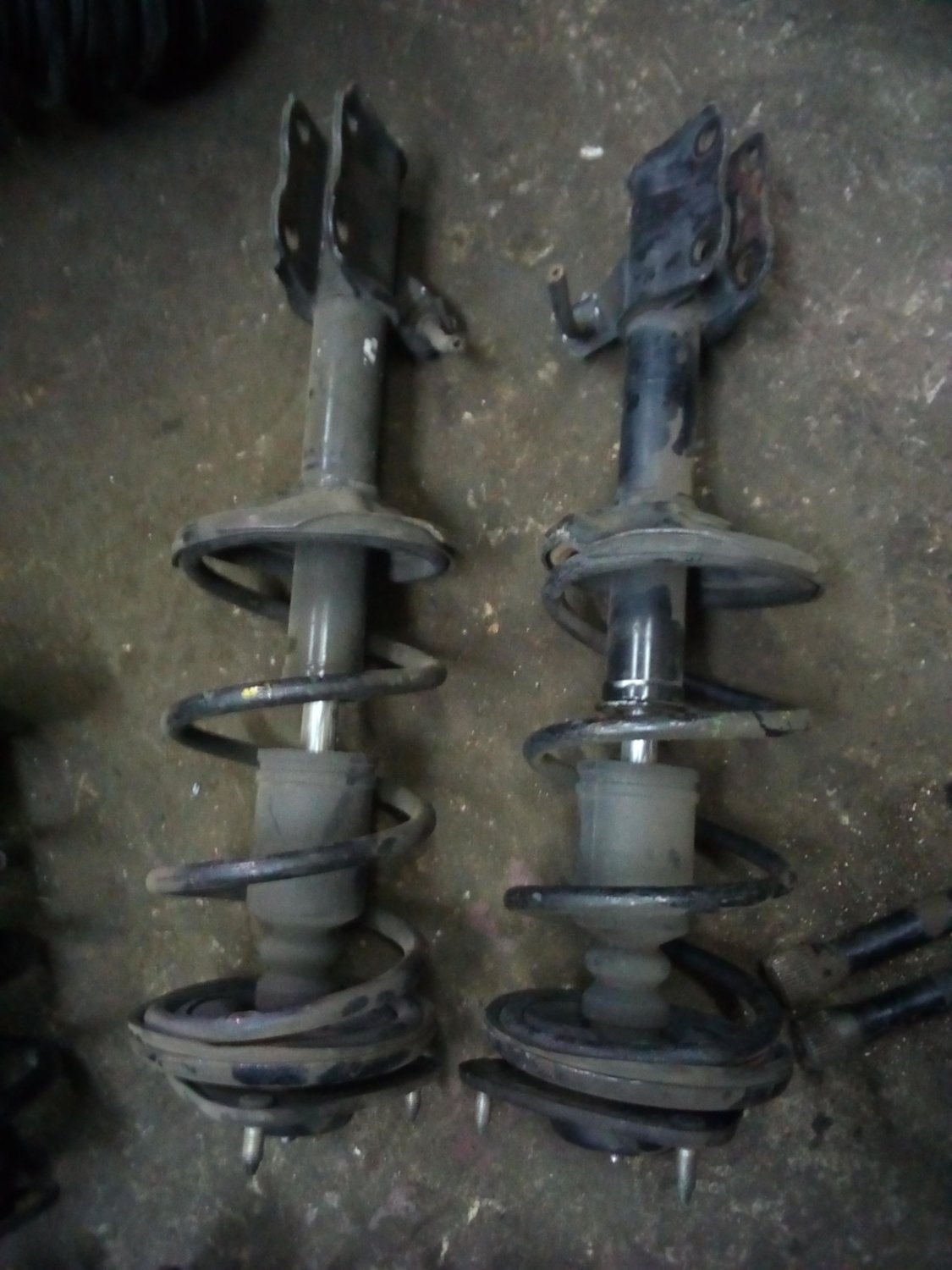 Mitsubishi Lancer front shocks Mitsubishi Lancer front shocks