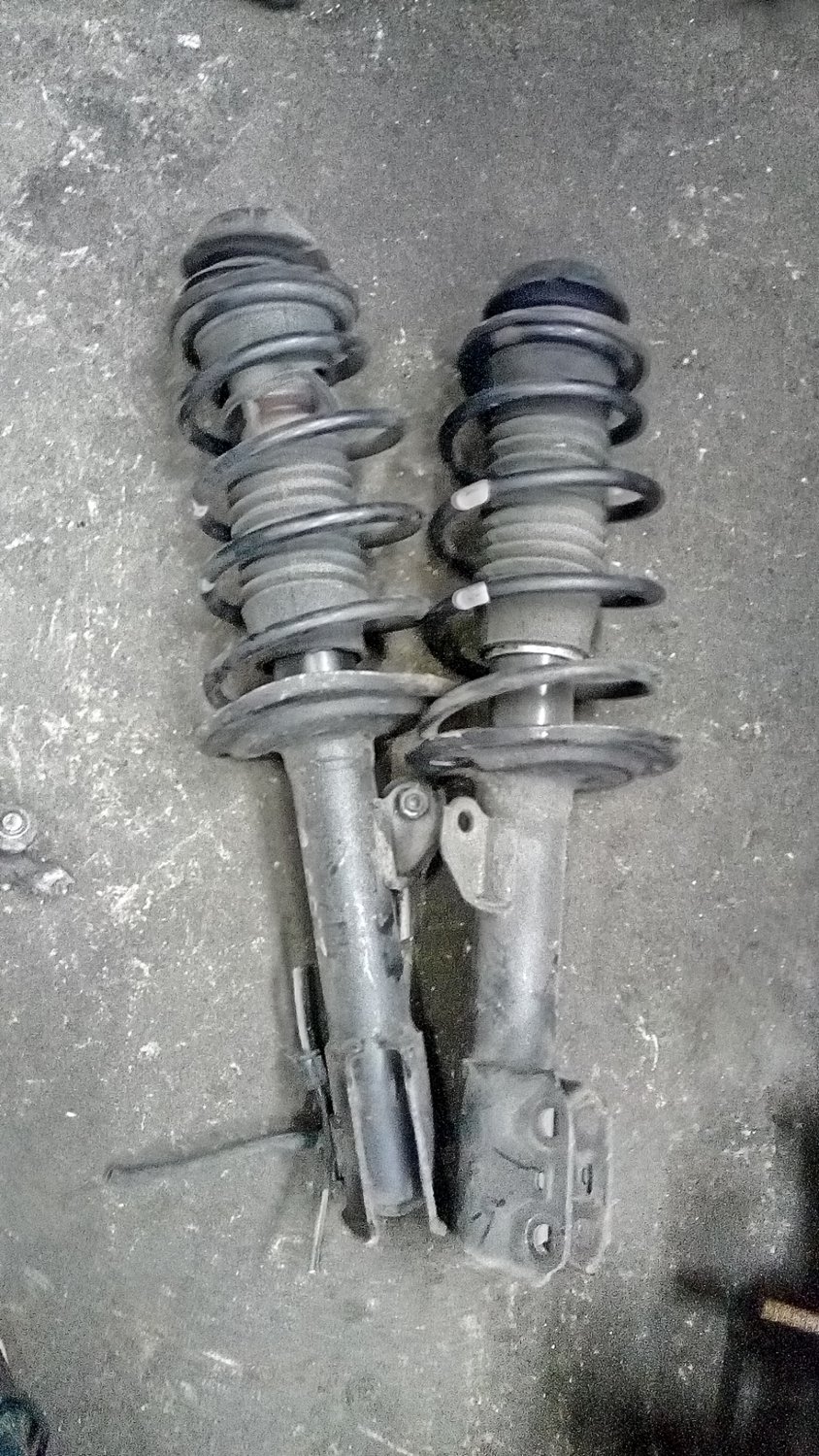 Toyota vitz front shocks Toyota vitz front shocks