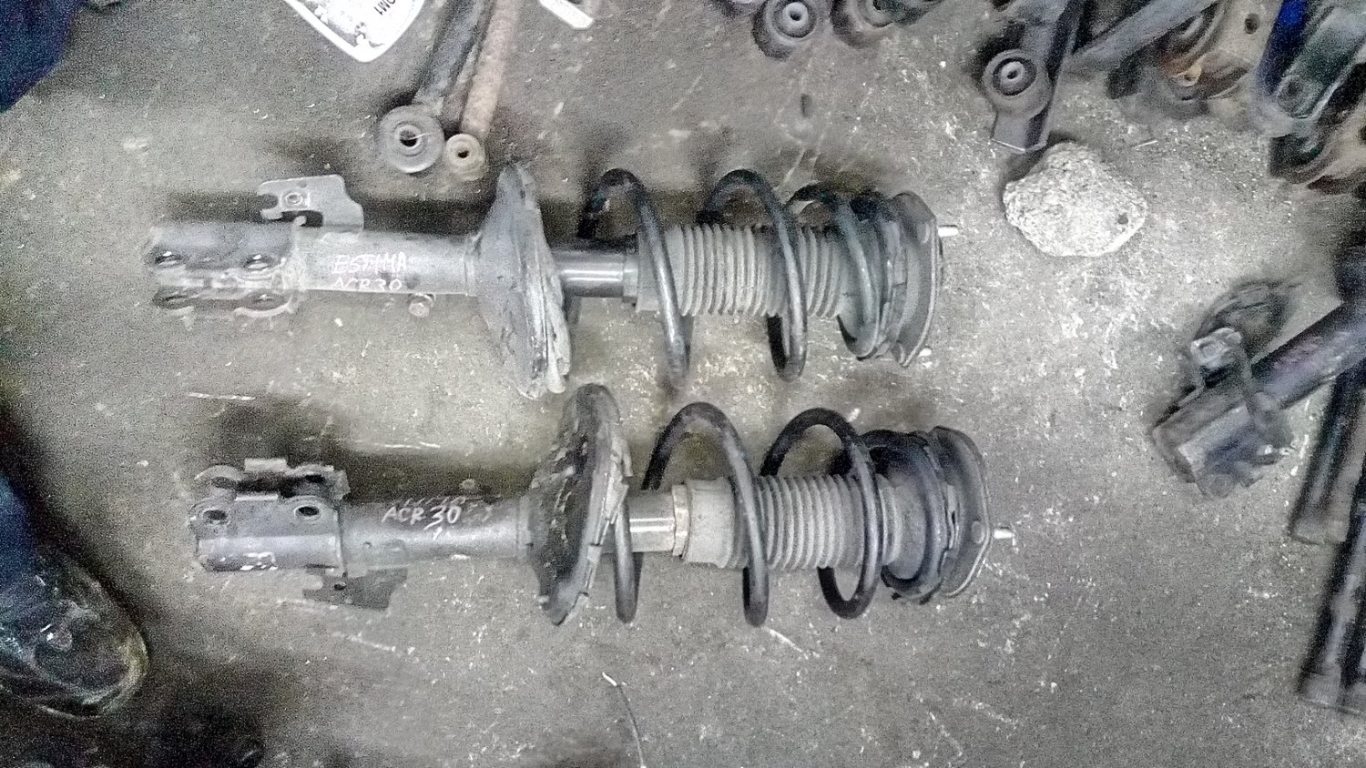 Toyota Estima front shocks Toyota Estima front shocks