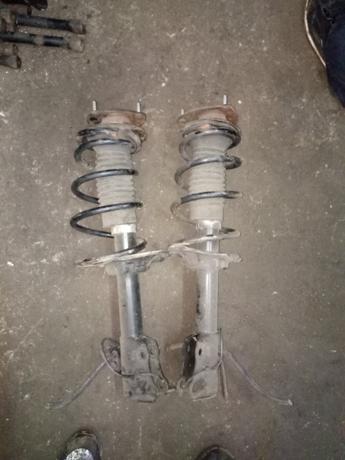 Toyota succeed front shocks